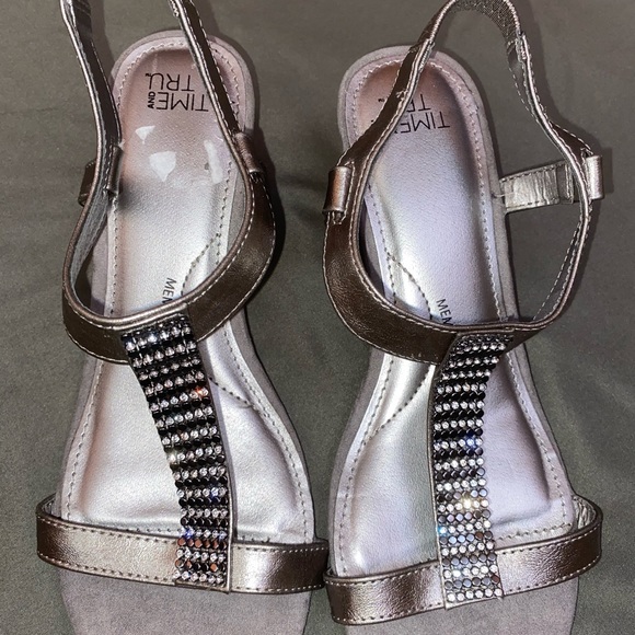 Time and Tru silver sandal - Picture 4 of 5